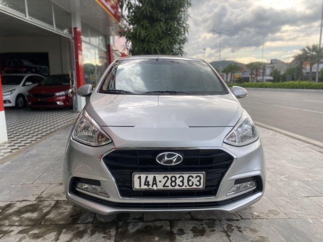 Bán Hyundai Grand i10 1.2 AT năm sản xuất 2017, màu bạc xe gia đình0