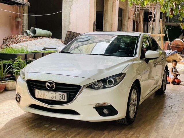 Cần bán gấp Mazda 3 sản xuất năm 2015, màu trắng0