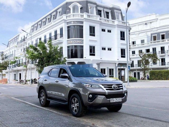 Cần bán xe Toyota Fortuner 2020, màu xám còn mới0