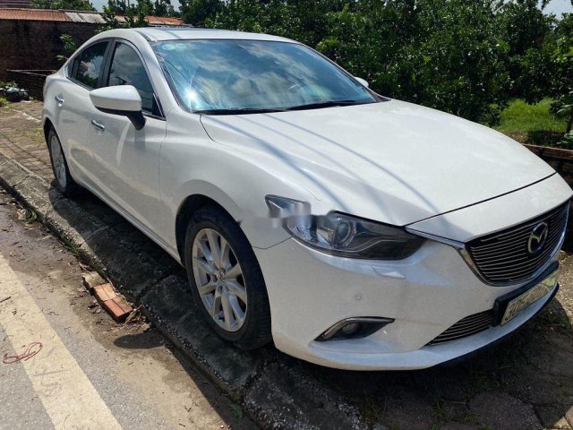 Cần bán gấp Mazda 6 đời 2016, màu trắng0