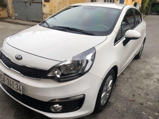 Cần bán gấp Kia Rio đời 2016, màu trắng, nhập khẩu còn mới0