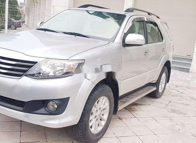 Bán xe Toyota Fortuner sản xuất năm 2012, màu bạc0