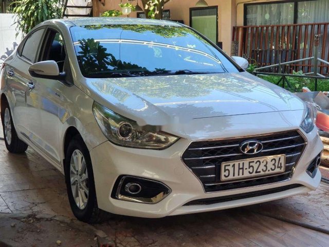 Bán ô tô Hyundai Accent đời 2019, màu trắng số tự động0