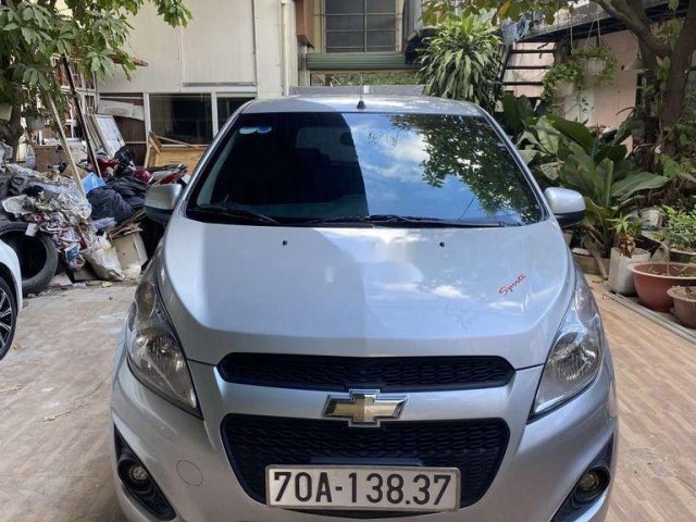 Bán ô tô Chevrolet Spark sản xuất 2017, màu bạc số sàn0