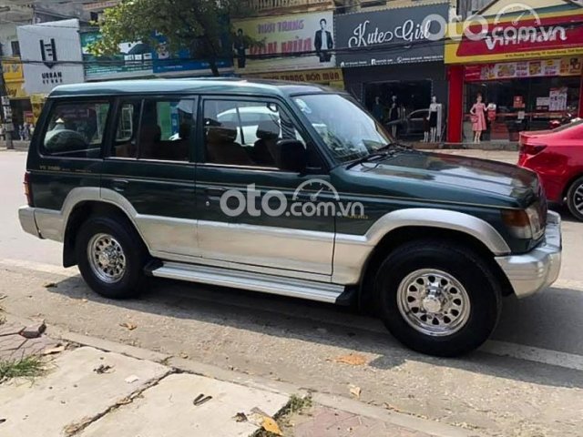 Xe Mitsubishi Pajero 3.0 đời 2004, màu xanh lam còn mới0