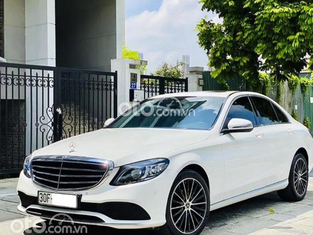 Xe Mercedes C200 sản xuất năm 2019, màu trắng còn mới0