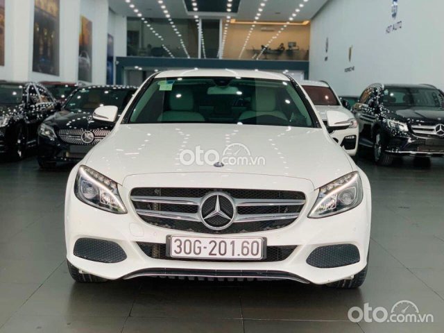 Cần bán lại xe Mercedes C200 đời 2016, màu trắng, giá chỉ 999 triệu0