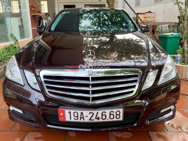 Cần bán xe Mercedes E250 đời 2010, màu nâu như mới