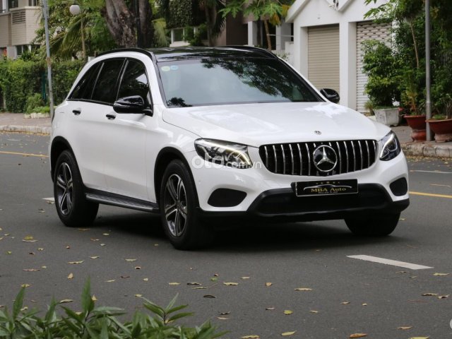 Cần bán gấp Mercedes-Benz GLC 200 đời 2018 xe gia đình giá chỉ 1 tỷ 399tr0