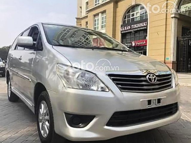 Cần bán gấp Toyota Innova 2013, màu bạc còn mới, giá chỉ 385 triệu