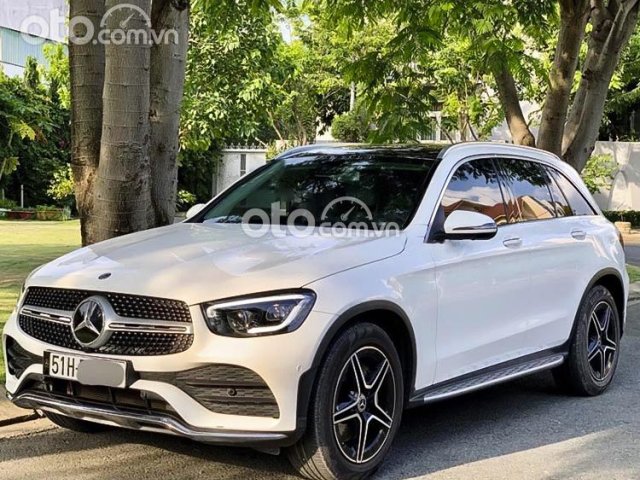 Cần bán xe Mercedes GLC 300 4Matic sản xuất năm 2020, màu trắng0