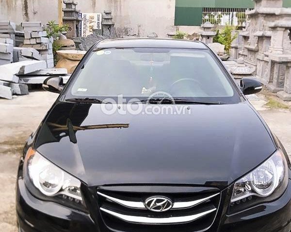 Cần bán gấp Hyundai Avante đời 2011, màu đen còn mới, 260tr0