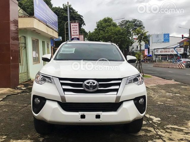 Bán Toyota Fortuner 2.4 G năm sản xuất 2019, màu trắng số sàn giá cạnh tranh0