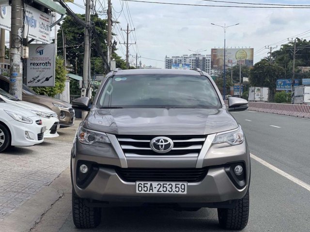 Bán ô tô Toyota Fortuner đời 2020, màu xám còn mới