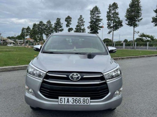 Cần bán xe Toyota Innova đời 2017, màu bạc  0