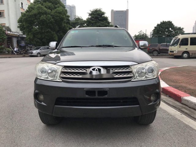 Cần bán gấp Toyota Fortuner sản xuất năm 2010, màu đen  0