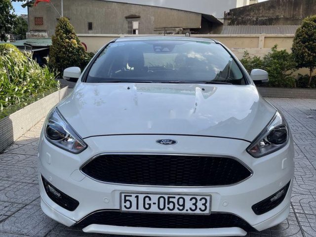 Cần bán xe Ford Focus sản xuất 2018, màu trắng  0