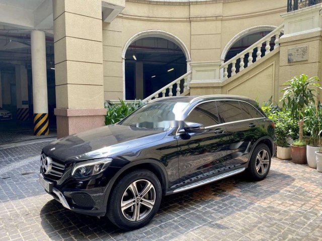 Cần bán gấp Mercedes GLC 250 đời 2017, màu đen, nhập khẩu0