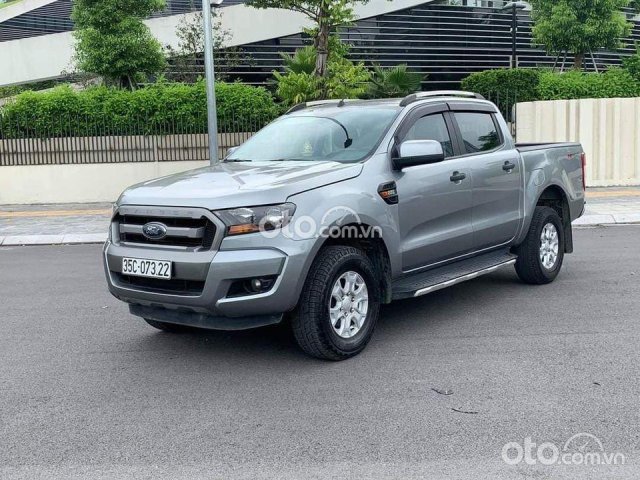 Cần bán Ford Ranger XLS AT năm sản xuất 2016, màu bạc0