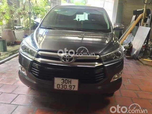 Cần bán xe Toyota Innova 2.0V sản xuất năm 2016 xe gia đình0