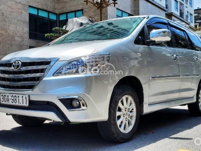 Cần bán lại xe Toyota Innova V sản xuất năm 2014, màu bạc chính chủ, giá 445tr0