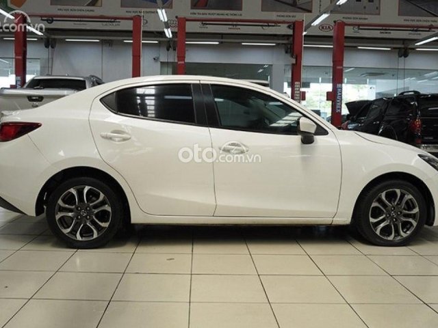 Bán Mazda 2 2017, màu trắng còn mới0