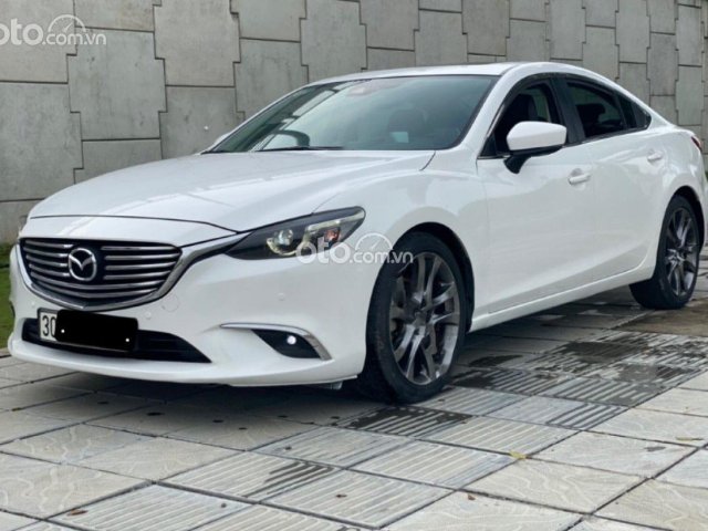 Cần bán Mazda 6 2.0 Premium đời 2018, màu trắng0