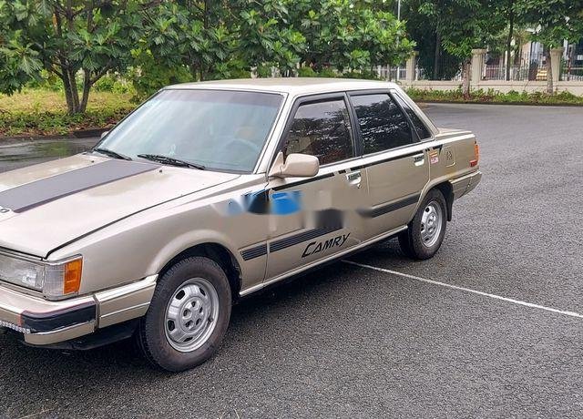 Bán xe Toyota Camry đời 1985, nhập khẩu xe gia đình, 70tr0