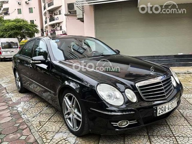 Bán Mercedes E200 sản xuất 2006, màu đen còn mới, giá tốt0