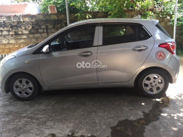 Cần bán lại xe Hyundai i10 1.0 MT Base 2015, màu bạc, xe nhập số tự động, 215 triệu