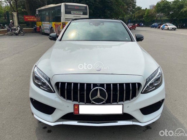 Bán xe Mercedes C300 sản xuất 2017, màu trắng chính chủ