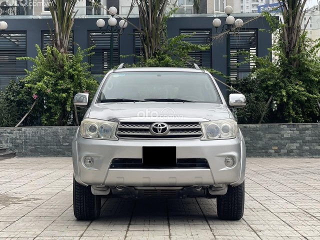 Bán xe Toyota Fortuner V năm sản xuất 2009, màu bạc0