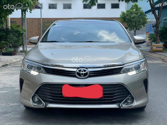 Cần bán gấp Toyota Camry 2.5Q sản xuất năm 2015 giá cạnh tranh0