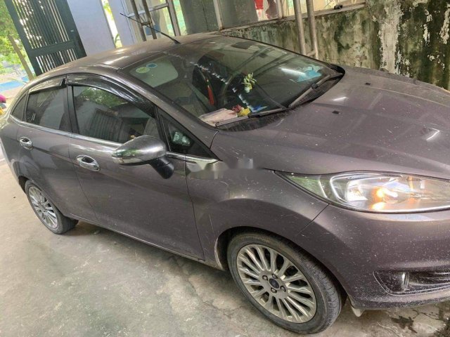 Cần bán xe Ford Fiesta sản xuất năm 2014, màu xám còn mới, 335tr0