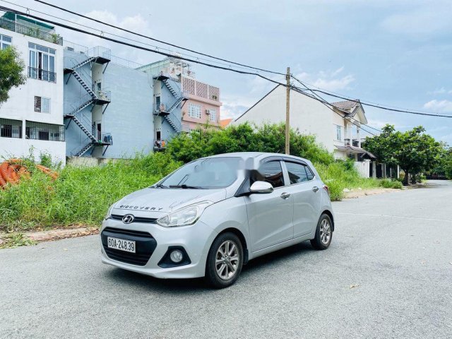 Bán ô tô Hyundai Grand i10 đời 2015, màu bạc còn mới