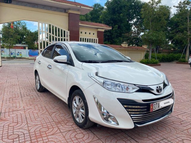 Bán Toyota Vios 1.5E sản xuất 2020, màu trắng số sàn, 400 triệu