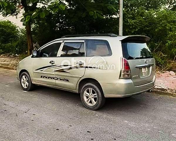 Cần bán gấp Toyota Innova J sản xuất năm 2007, màu bạc0