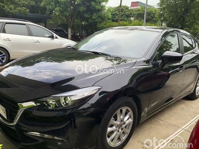 Cần bán gấp Mazda 3 1.5 AT sản xuất 2018, màu đen số tự động, giá chỉ 585 triệu0