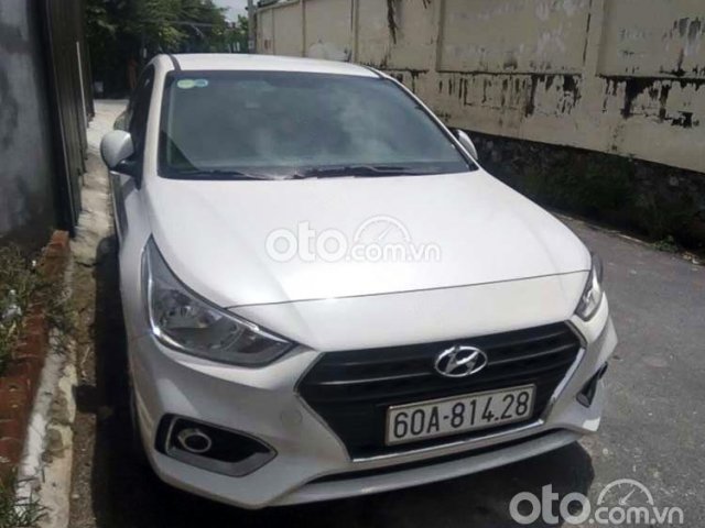 Cần bán gấp Hyundai Accent đời 2019, màu trắng đã đi 5.500km, giá 350tr