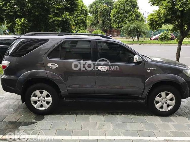 Cần bán lại xe Toyota Fortuner 2.7V 4x4 AT đời 2010, màu xám, giá tốt