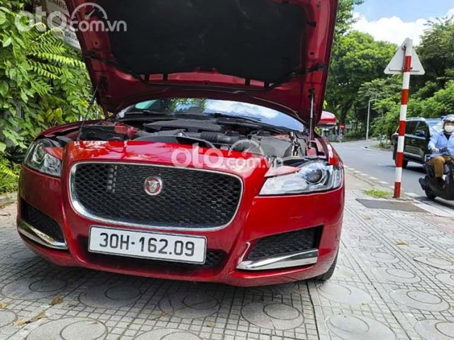 Bán Jaguar XF 2.0 AT năm sản xuất 2016, màu đỏ, nhập khẩu nguyên chiếc0