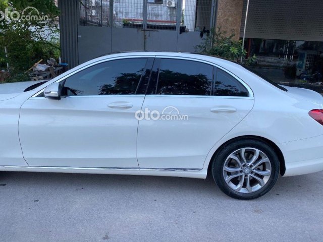 Bán Mercedes C200 sản xuất 2015, màu trắng còn mới, giá tốt0