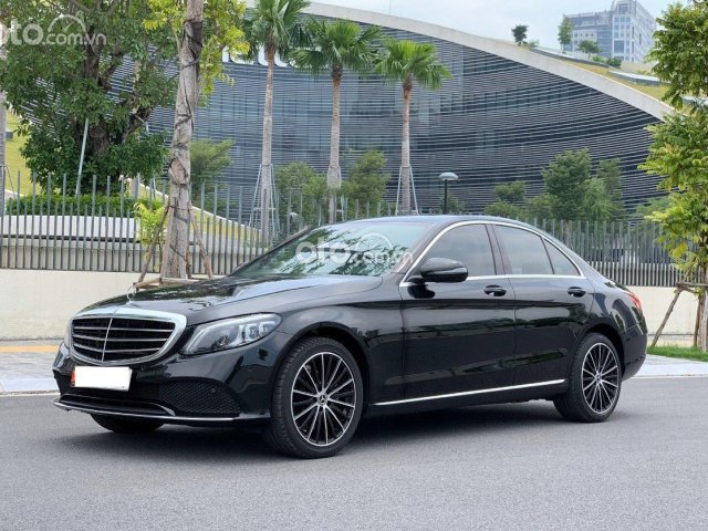 Xe Mercedes C200 năm 2018, màu đen0