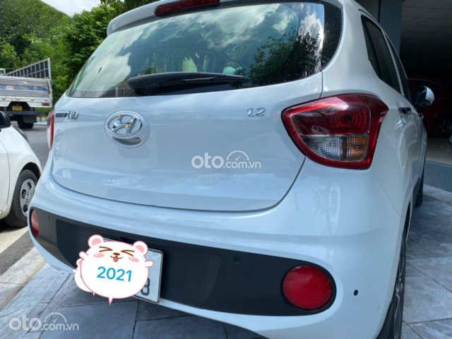 Bán ô tô Hyundai Grand i10 1.2 AT sản xuất 2021, màu trắng0