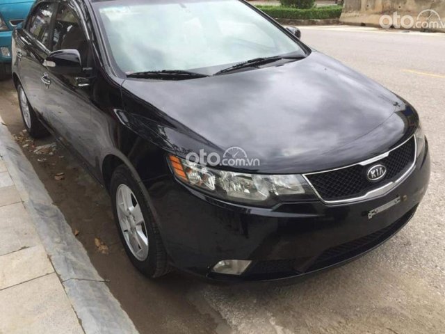 Cần bán Kia Forte 1.6 MT 2010, màu đen, xe nhập còn mới