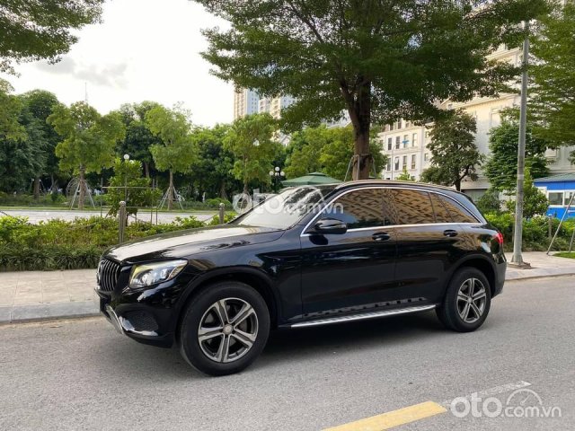 Mercedes GLC250 4Matic đen, nội thất kem sx 2016 model 2017 rất mới0