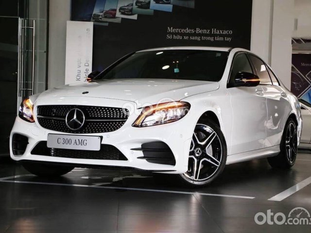 [Miền Bắc] Mercedes C300 AMG 2021, ưu đãi 50% phí trước bạ, tặng BHTV, lái thử tại nhà, hỗ trợ thủ tục online