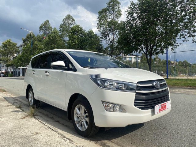 Cần bán gấp Toyota Innova năm 2019, màu trắng