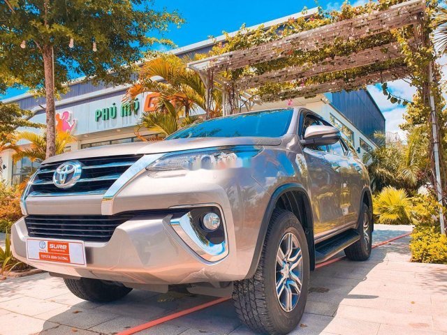 Cần bán Toyota Fortuner 2019, màu ghi vàng0