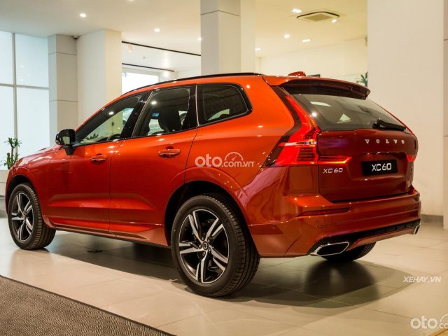 Giao ngay Volvo XC60 R-Design 2021 màu đỏ, giá: 2tỷ 190tr